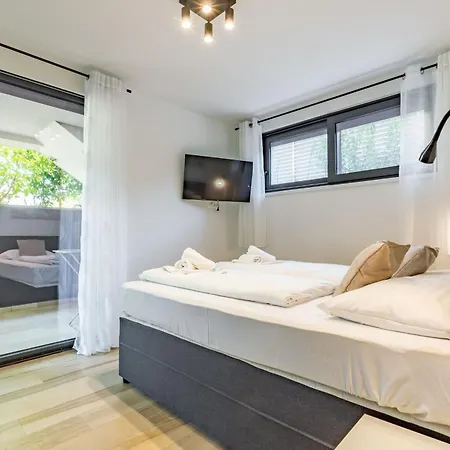 Km 1 Exclusive * Задар