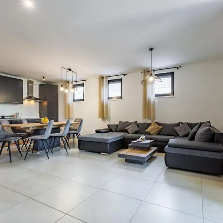 Апартаменты Km 1 Exclusive *