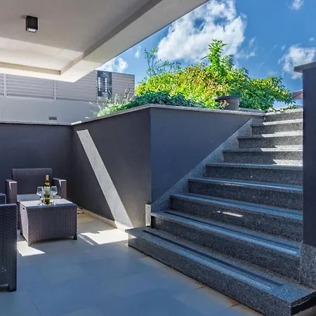 Km 1 Exclusive Задар