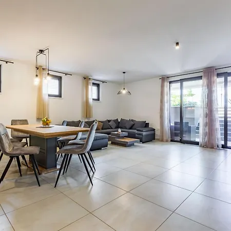 Km 1 Exclusive * Zadar